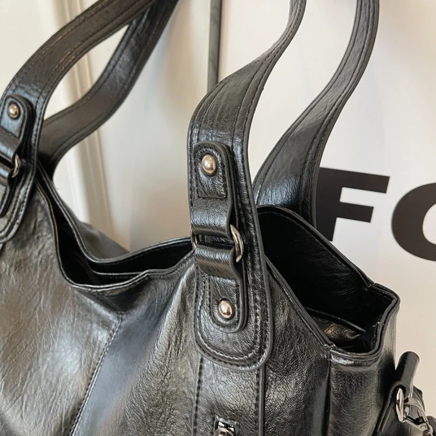 Alma | Shoulder Bag with Multi-Compartment Design for Smart Organization