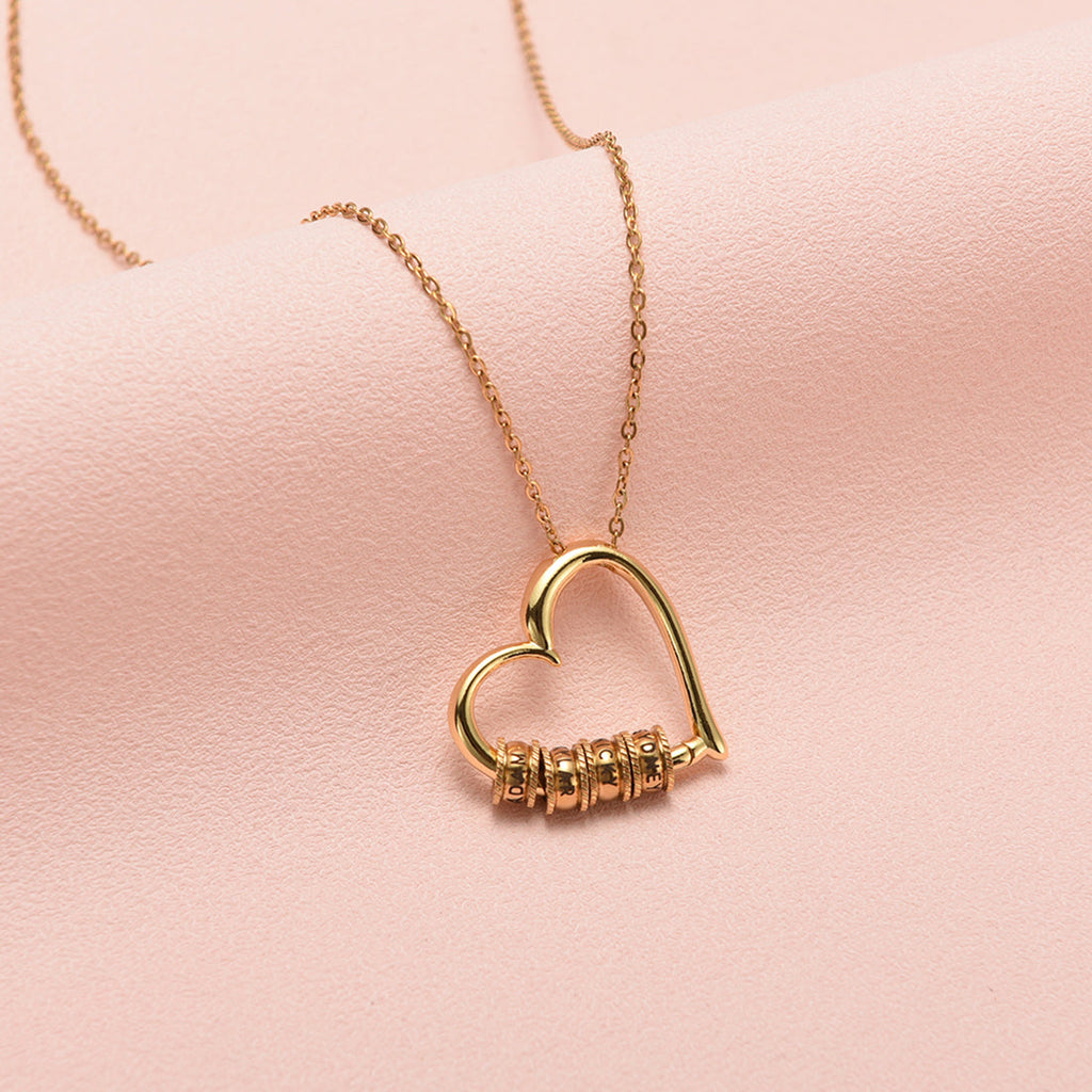 Heart pendant necklace detail