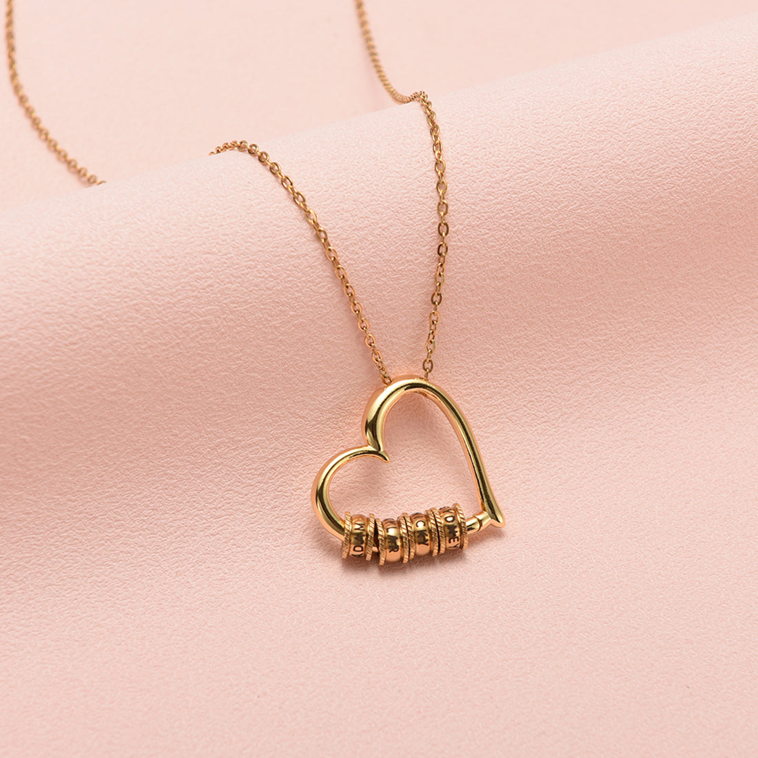 Heart pendant necklace detail
