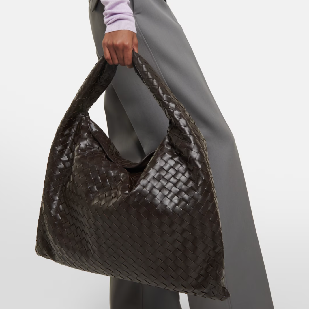 Handbag with Spacious Interior & Timeless Design – Classic...