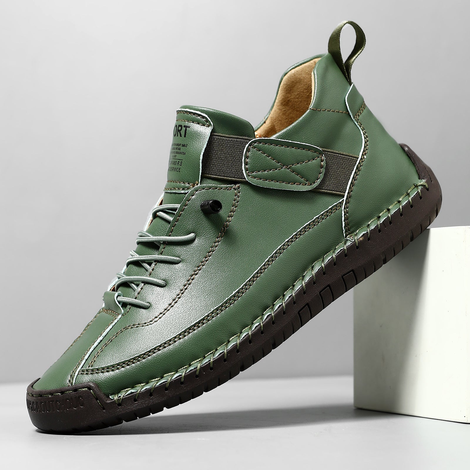Green women's lightweight breathable sneaker