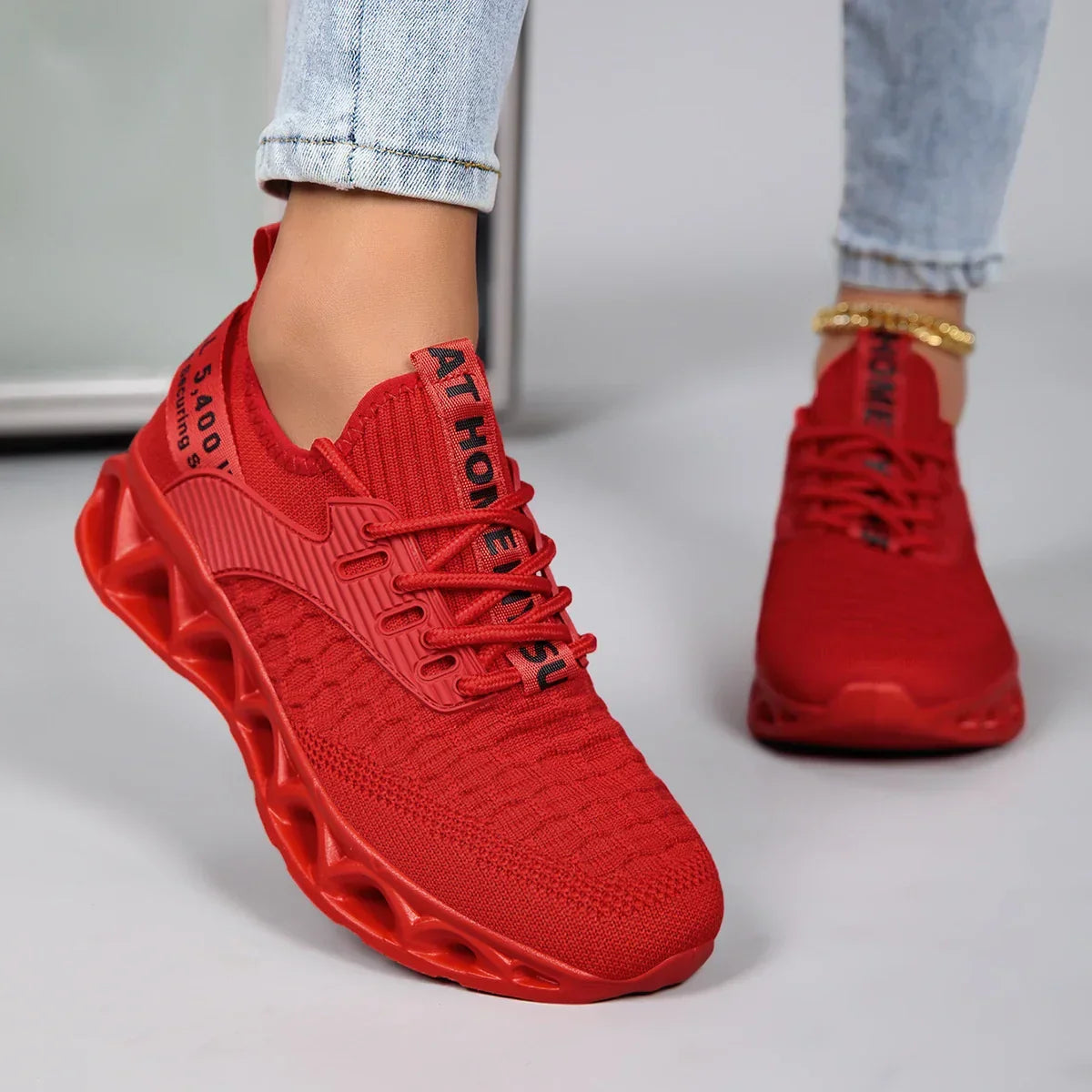 Cushioned comfort sneakers in Red