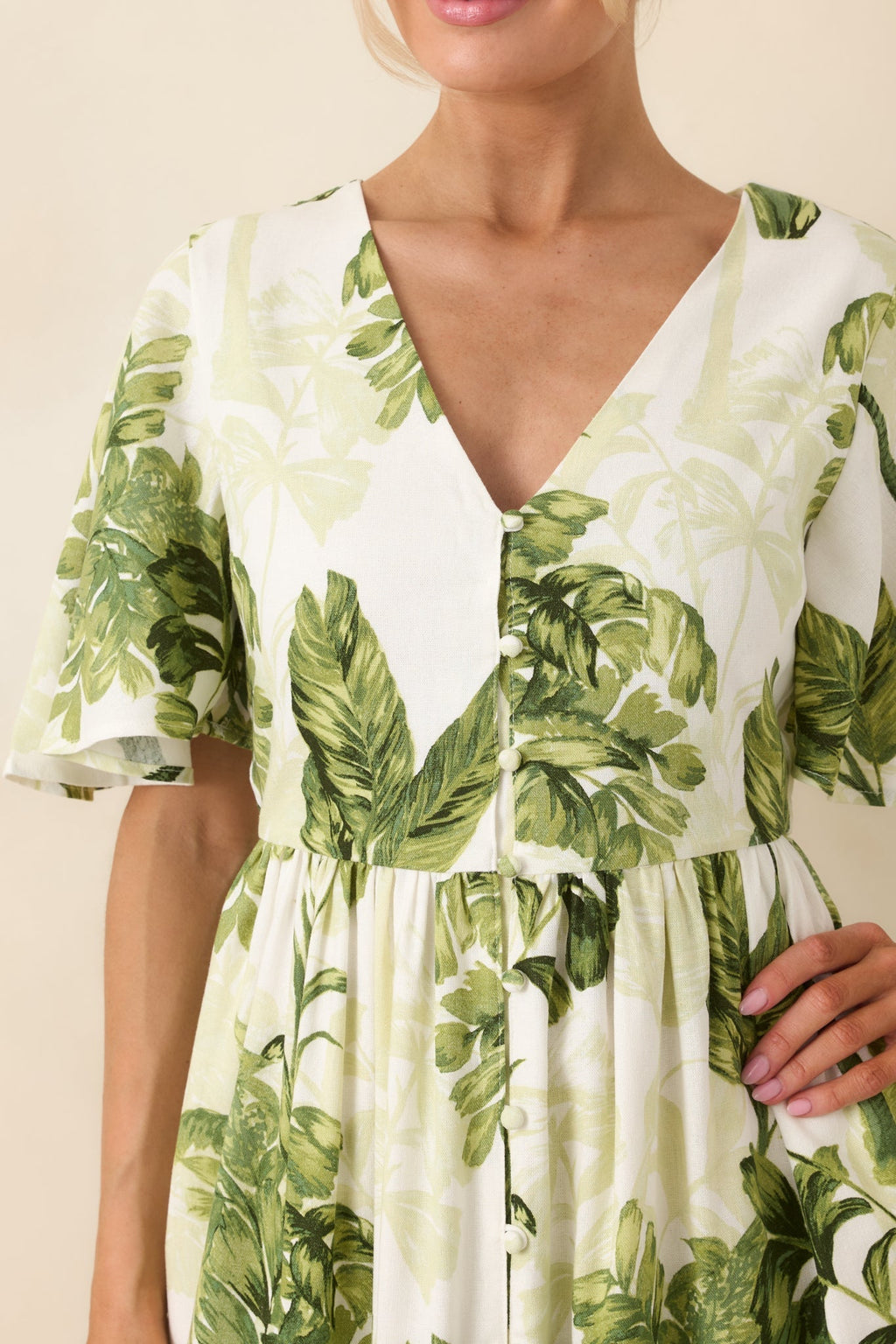 Women's Under Swaying Palms Ivory & Green Tropical Flutter Maxi Dress | 75% Rayon & 25% Linen 1