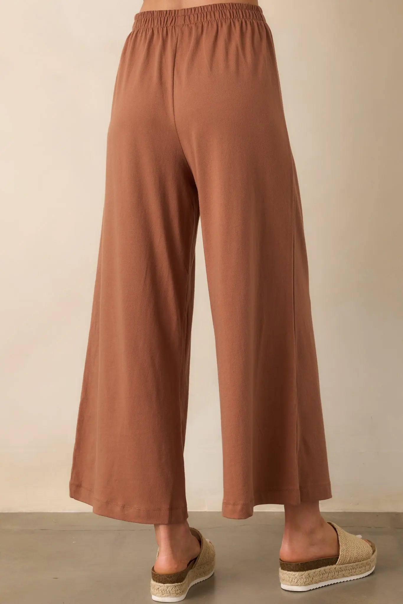 Women's brown cotton jersey pants, relaxed casual trousers - detail view