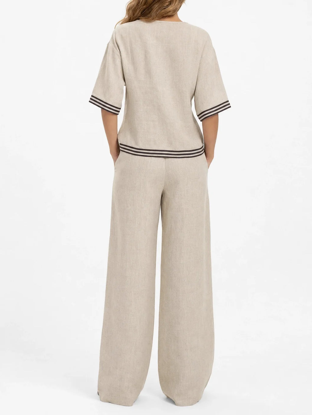 Women's linen two-piece set, back view